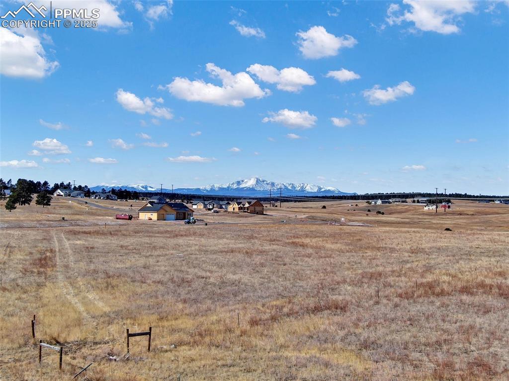 Image 4 of 10: View of Pikes Peak