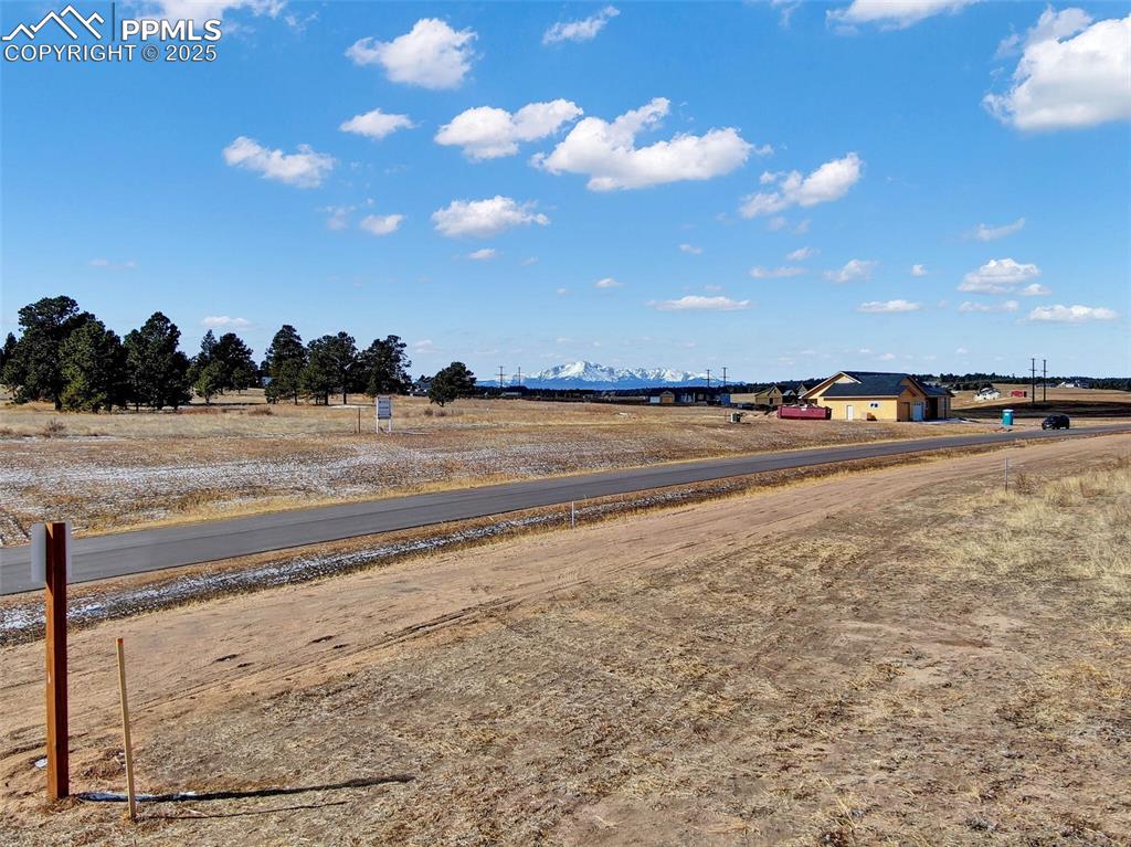 Image 9 of 10: Looking West