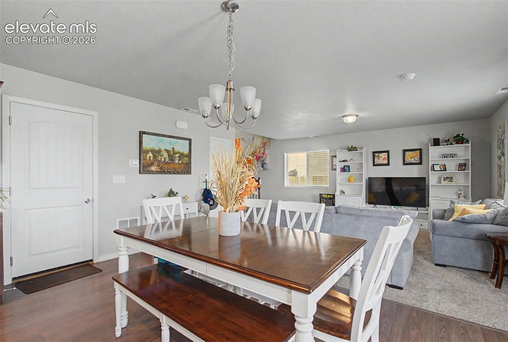 Image 11 of 34: Spacious dining area