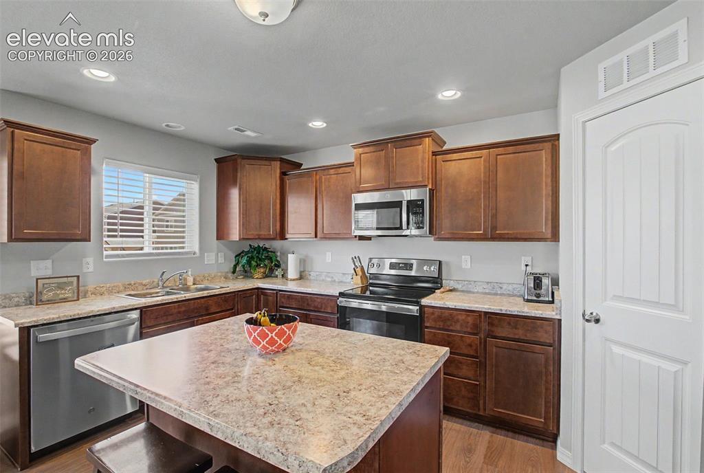 Image 13 of 34: Kitchen