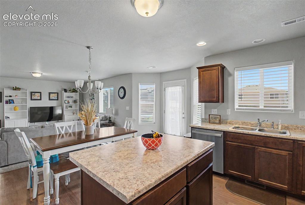 Image 14 of 34: Kitchen