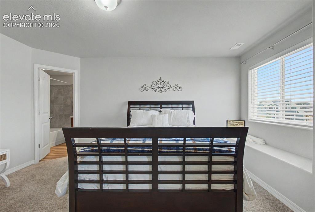Image 19 of 34: Very spacious primary room