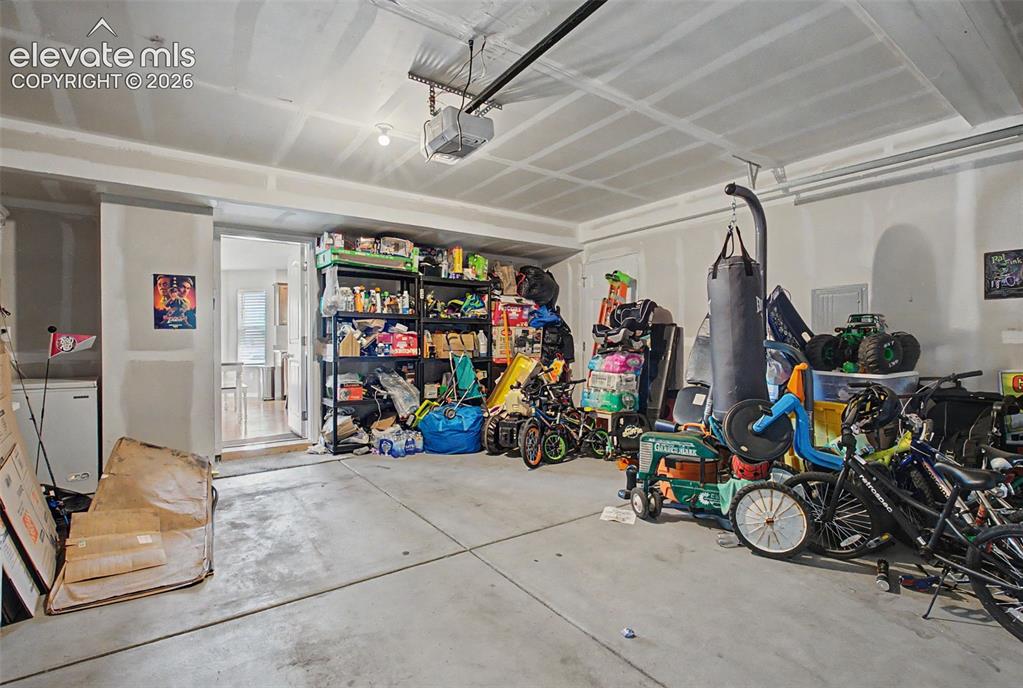 Image 30 of 34: Garage