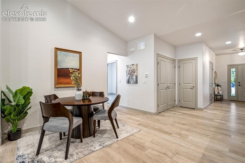 Image 21 of 31: Dining Area