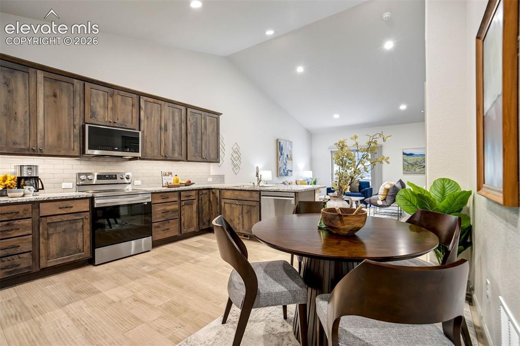 Image 8 of 31: Kitchen