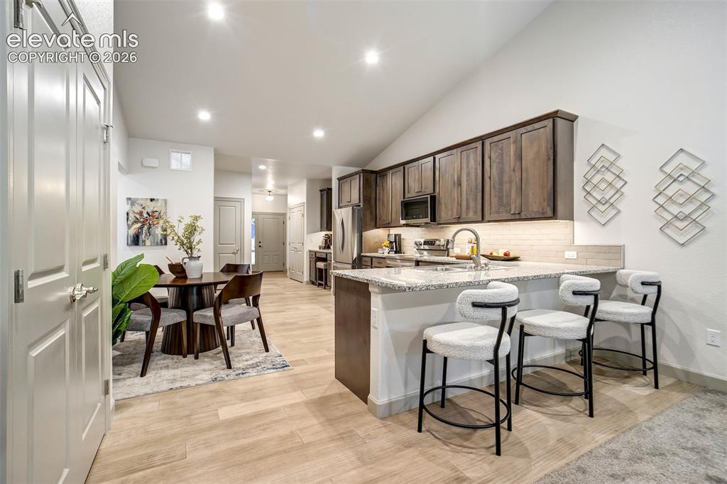 Image 9 of 31: Kitchen