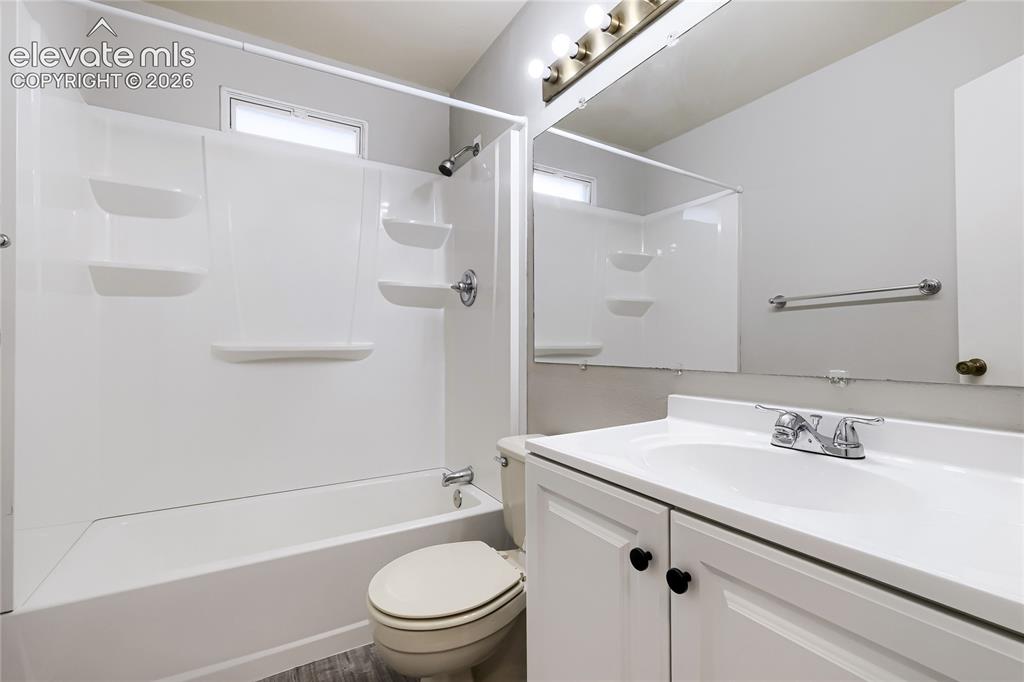 Image 21 of 30: Full bathroom off Upper Level hall
