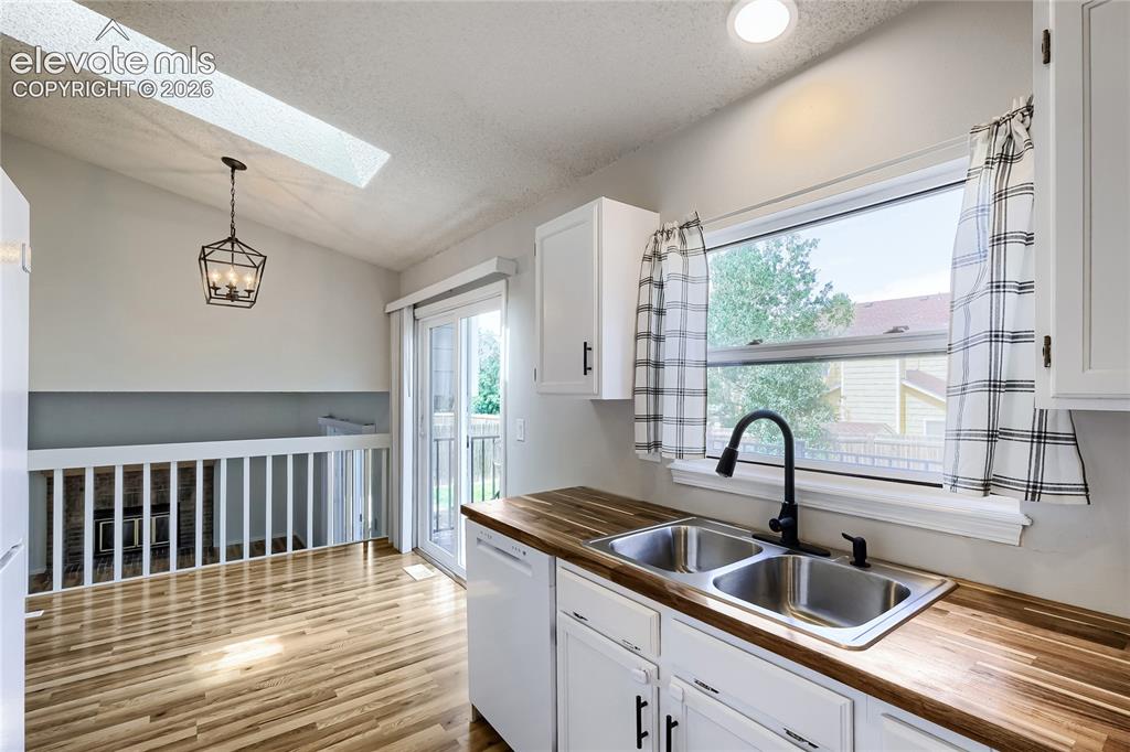 Image 9 of 30: Beautiful new kitchen counters