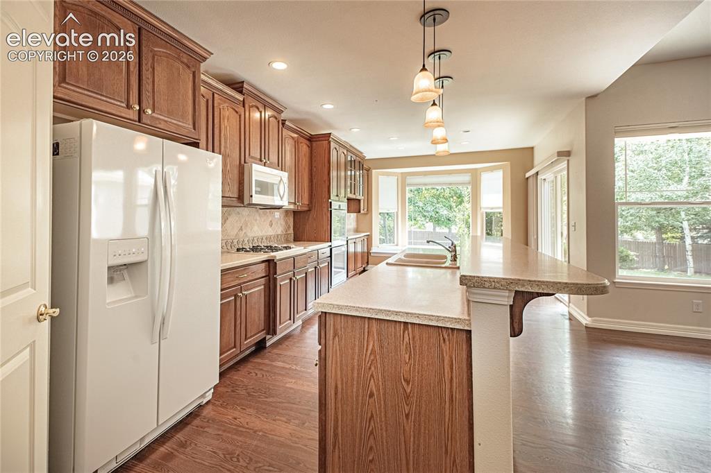 Image 11 of 50: Kitchen