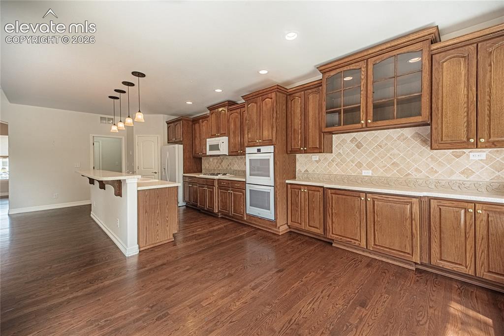 Image 12 of 50: Kitchen