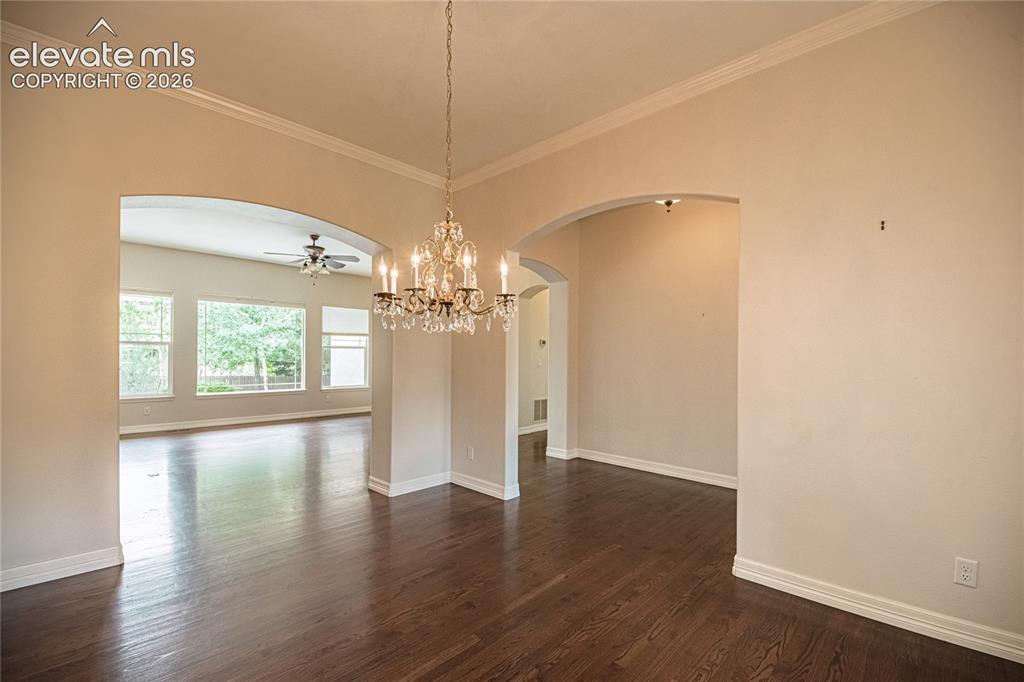 Image 5 of 50: Dining Room