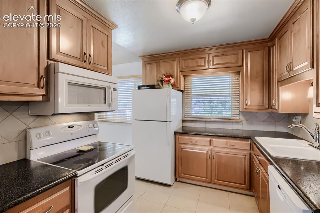 Image 10 of 29: Kitchen