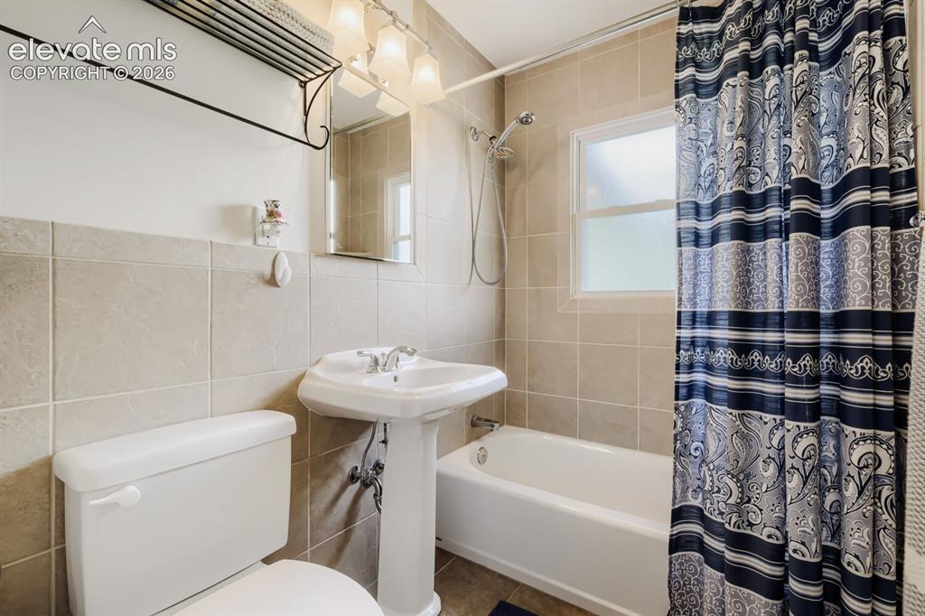 Image 15 of 29: Bathroom