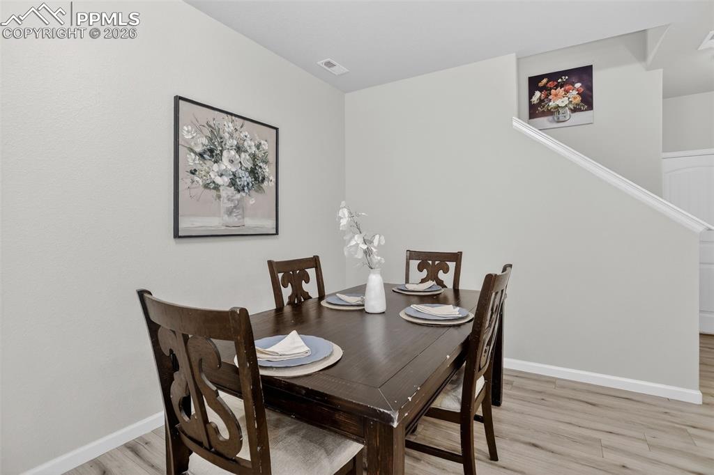 Image 13 of 33: Dining Area