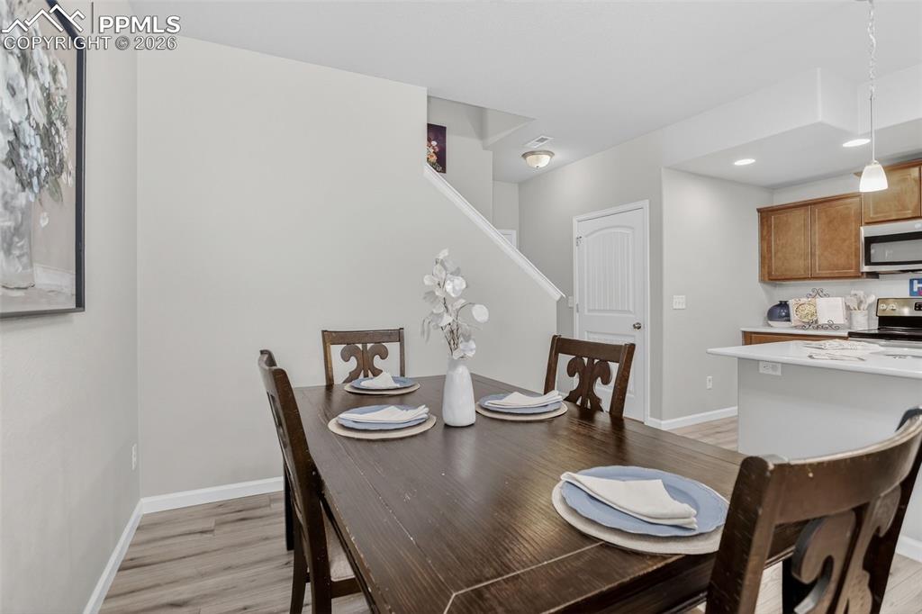 Image 14 of 33: Dining Area