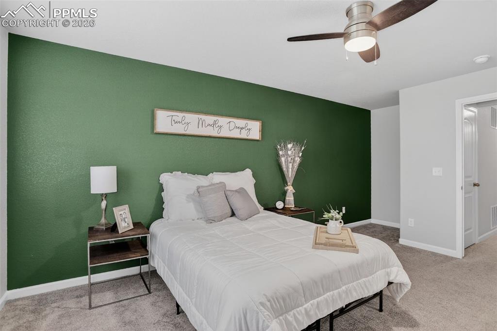 Image 16 of 33: Bedroom