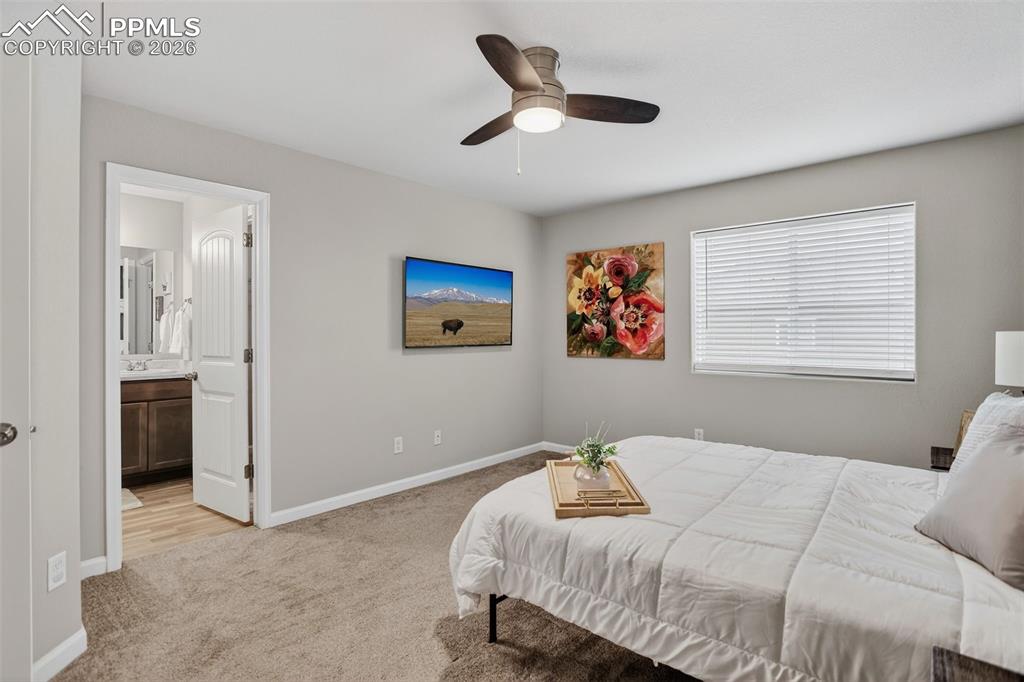 Image 18 of 33: Bedroom