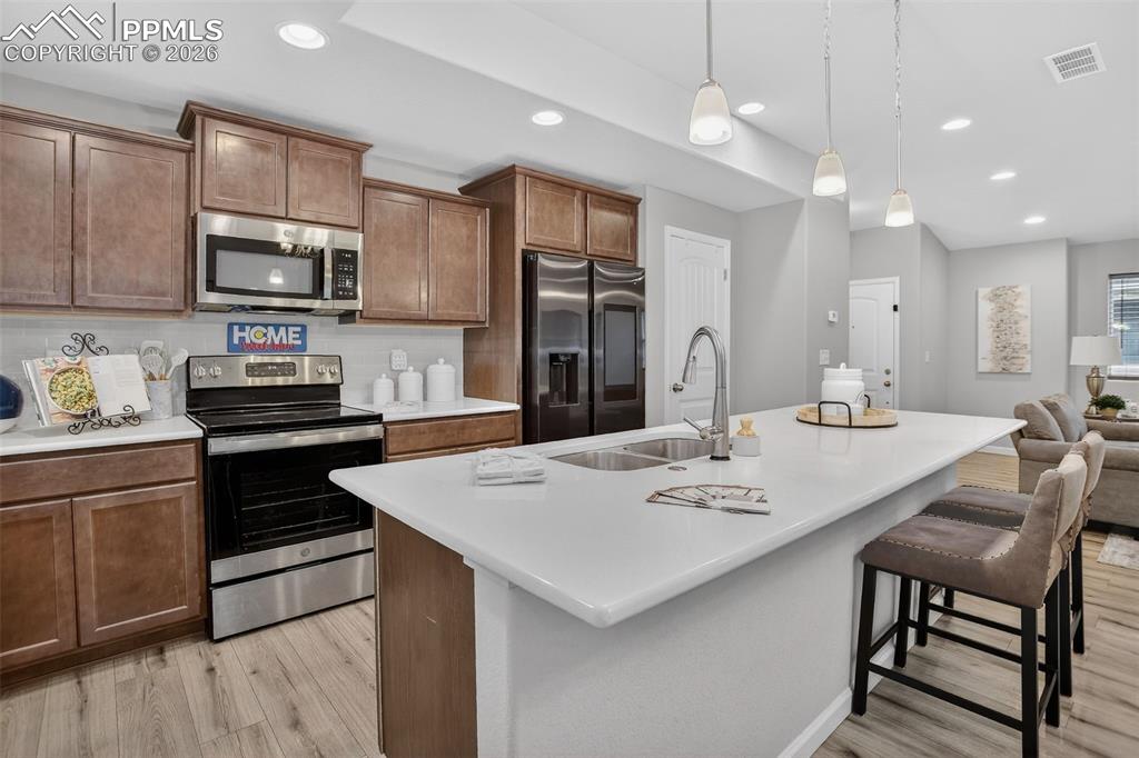 Image 8 of 33: Kitchen