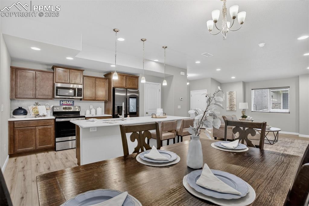 Image 9 of 33: Dining Area