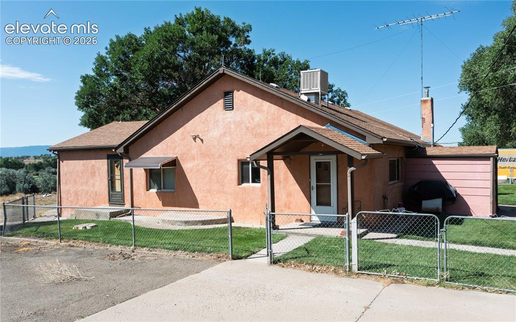 Image 15 of 34: Front of Structure
