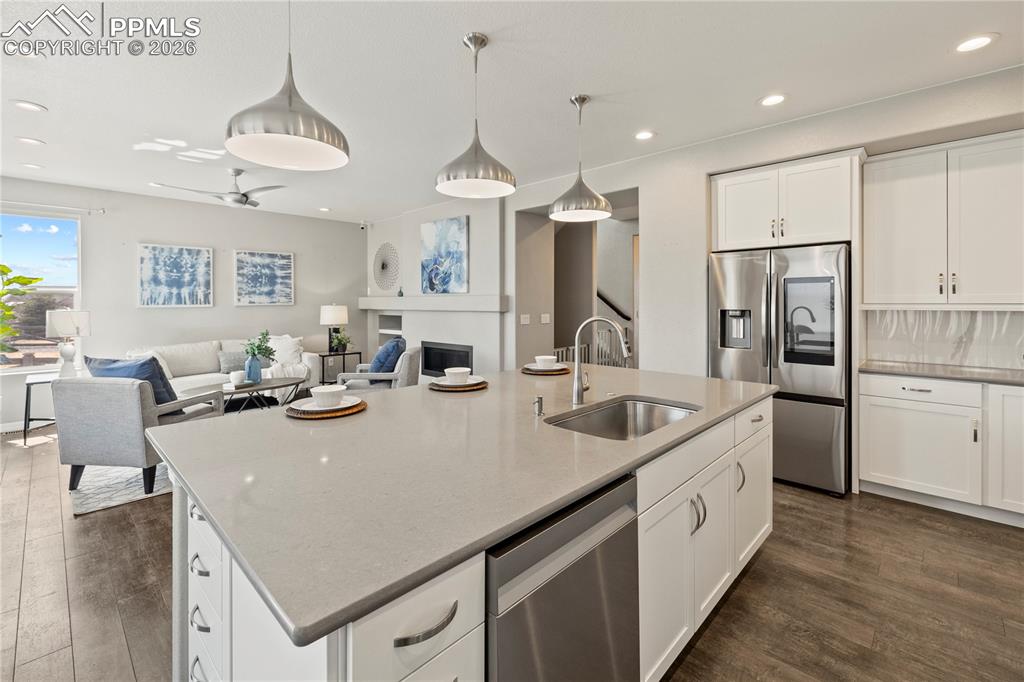 Image 10 of 50: Kitchen