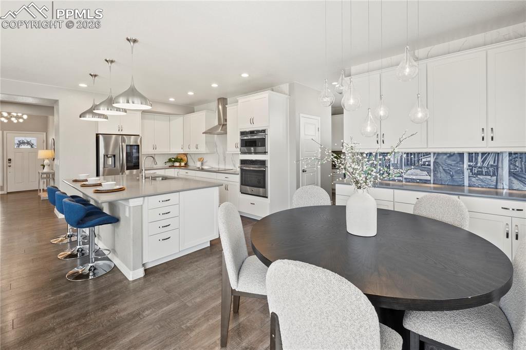 Image 13 of 50: Dining Area