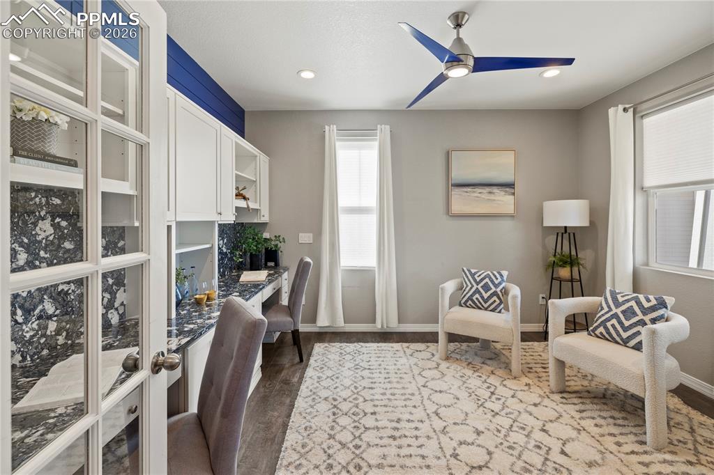 Image 16 of 50: Office