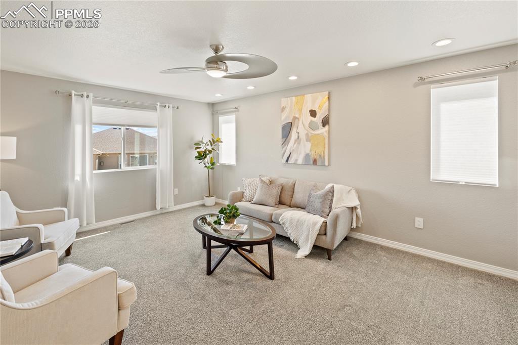 Image 18 of 50: Living Room