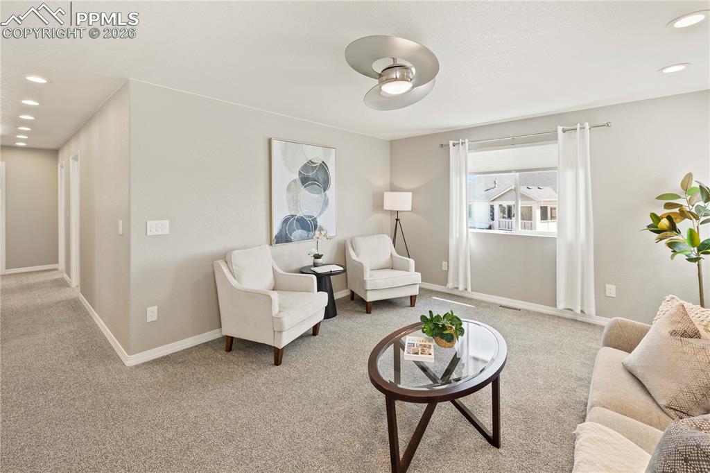 Image 19 of 50: Sitting Room