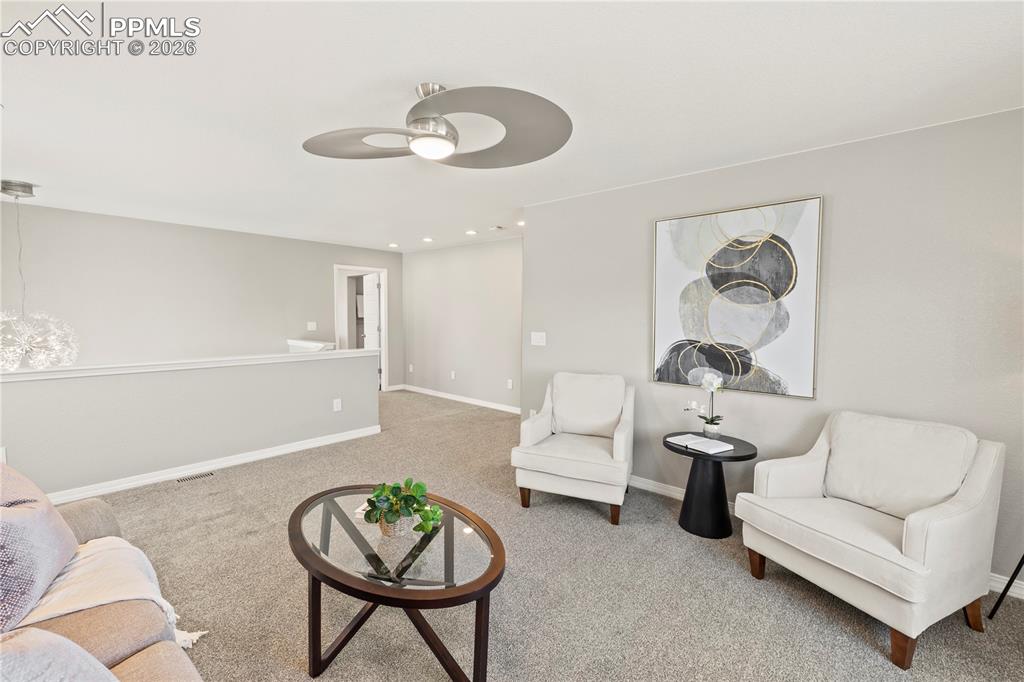 Image 20 of 50: Sitting Room