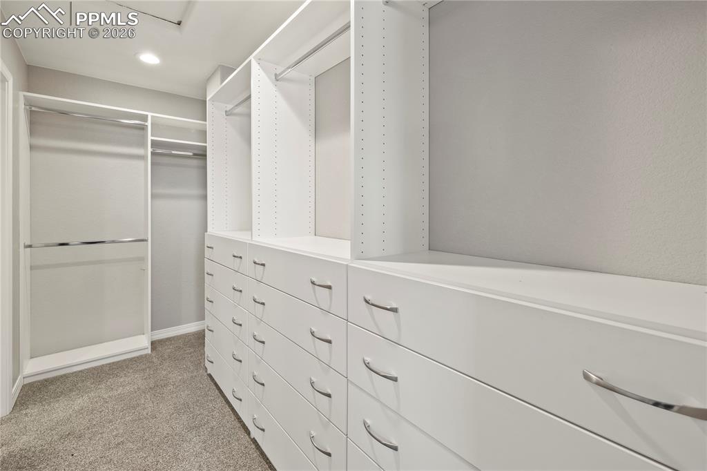 Image 28 of 50: Closet