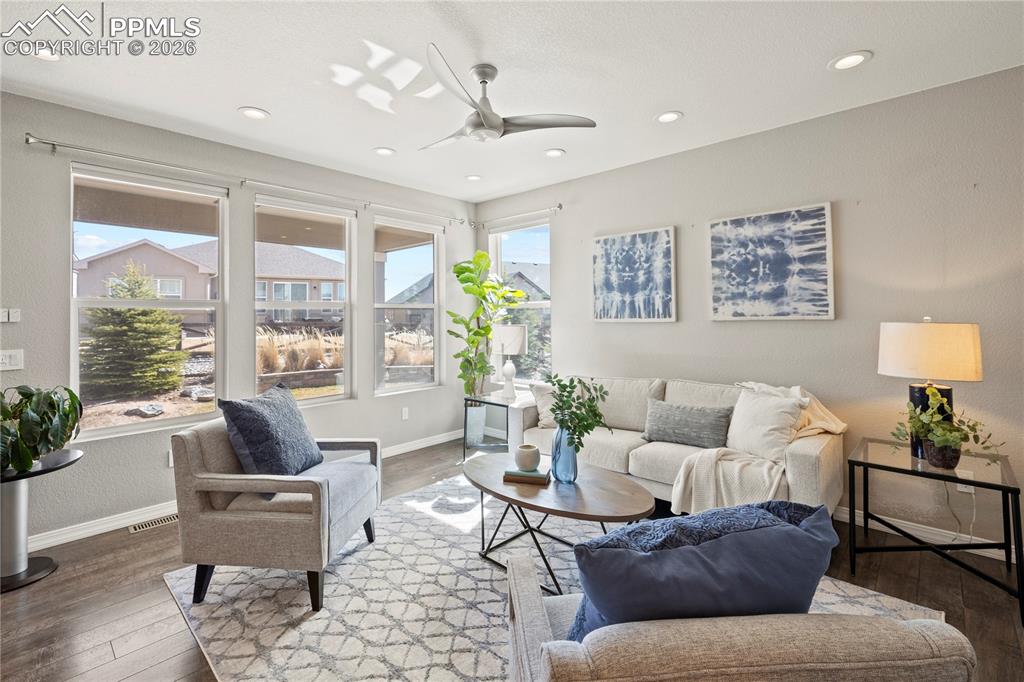 Image 3 of 50: Living Room