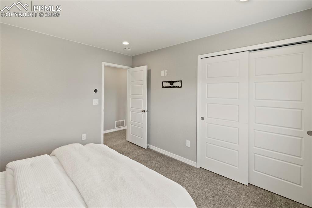 Image 30 of 50: Bedroom