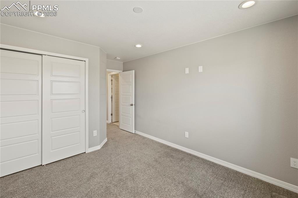 Image 34 of 50: Bedroom