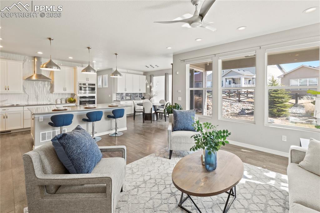 Image 4 of 50: Living Room