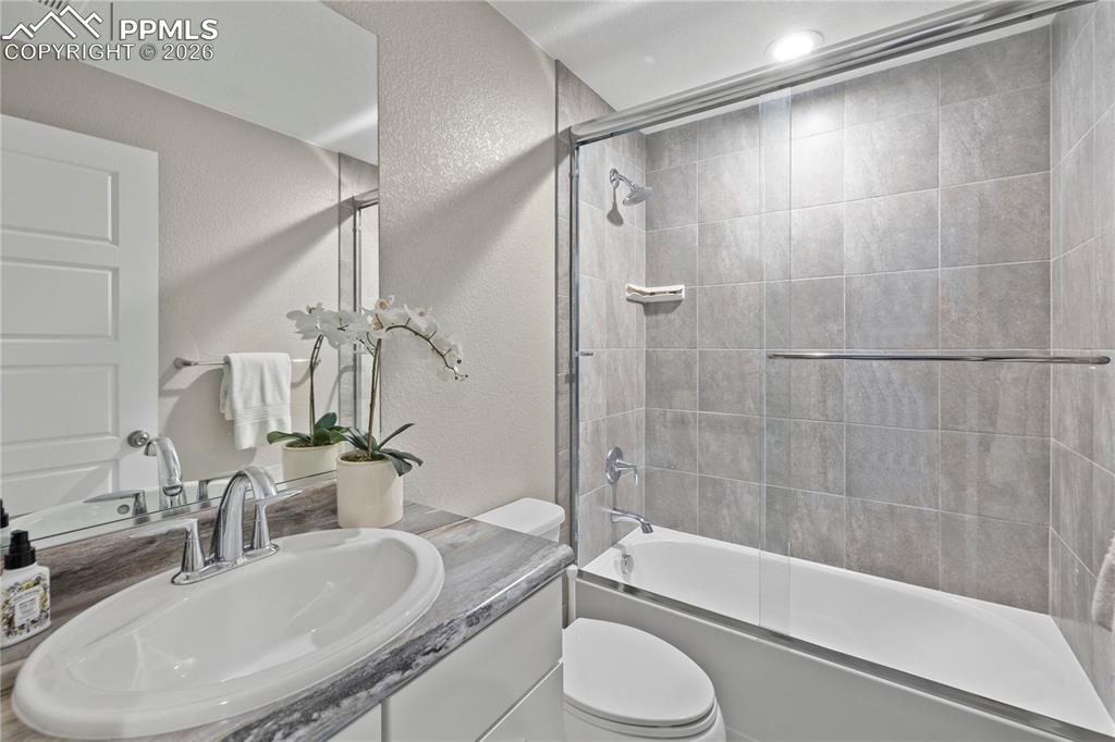 Image 41 of 50: Bathroom