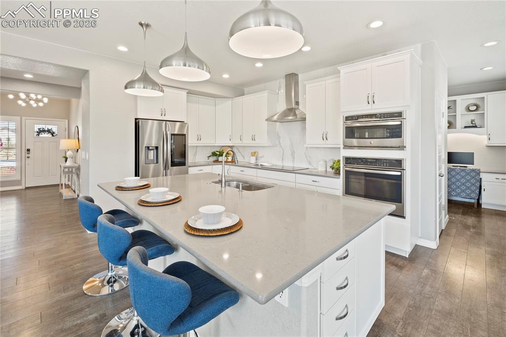 Image 7 of 50: Kitchen