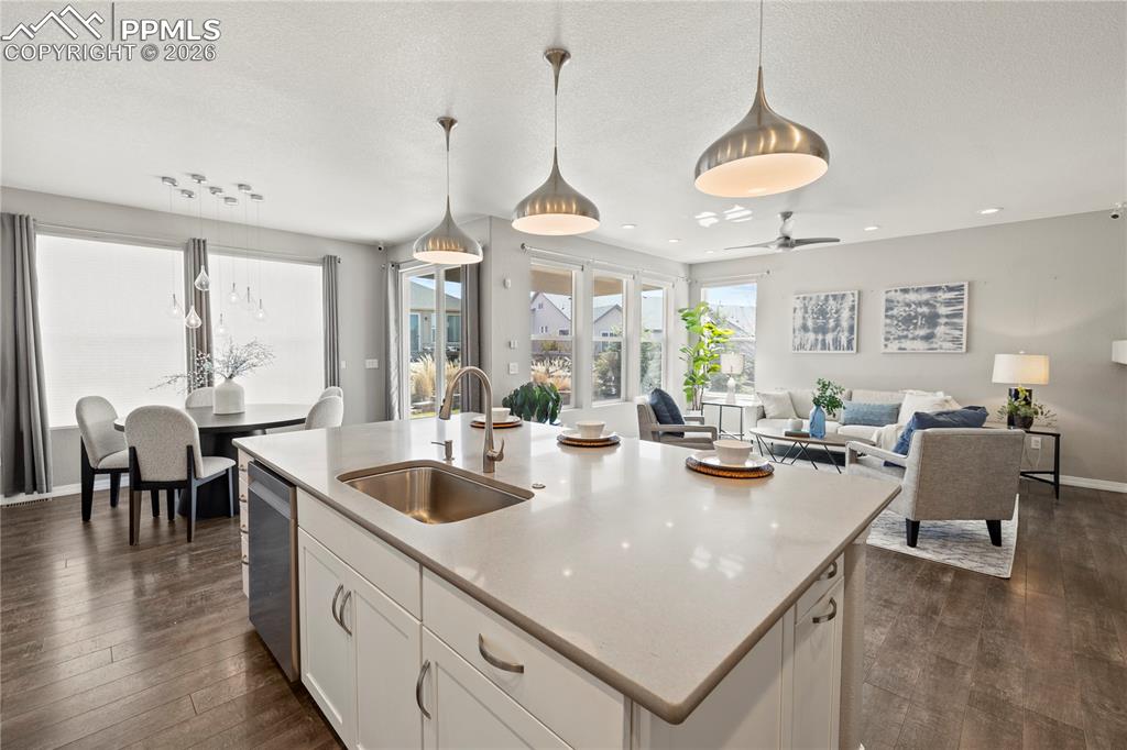 Image 9 of 50: Kitchen