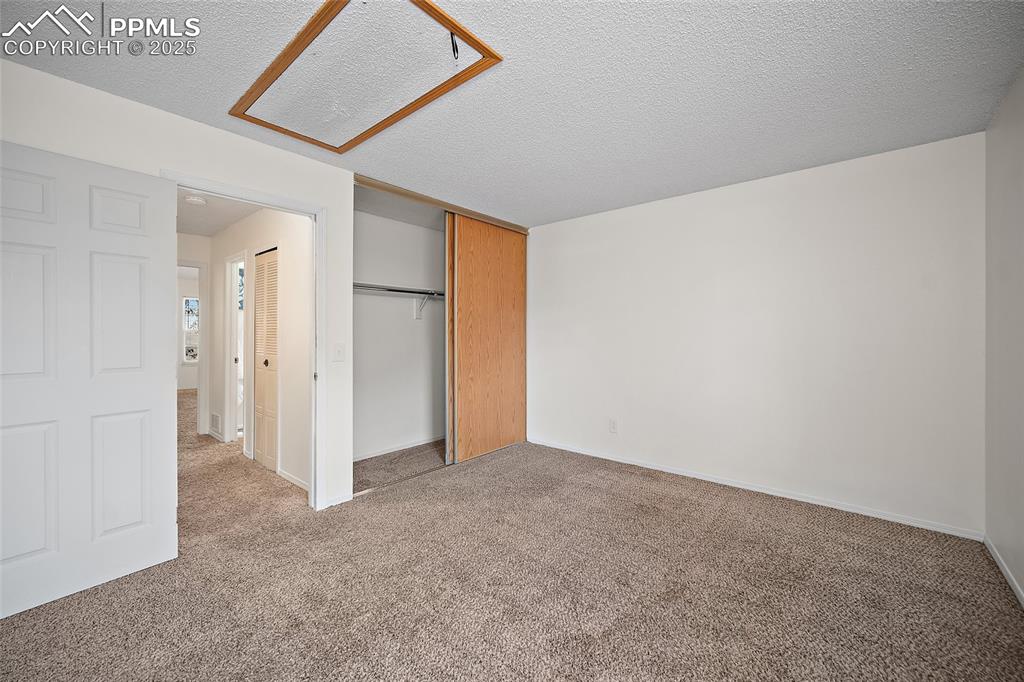 Image 19 of 28: Bedroom