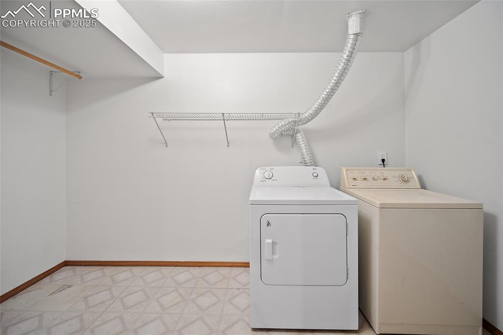 Image 21 of 28: Laundry