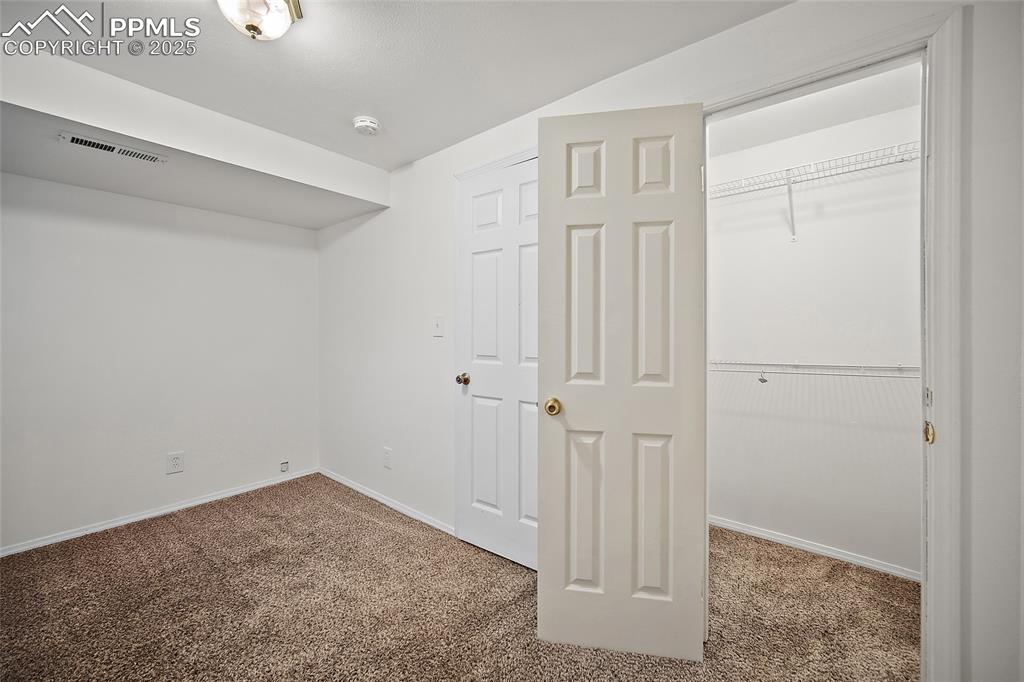 Image 22 of 28: Bedroom