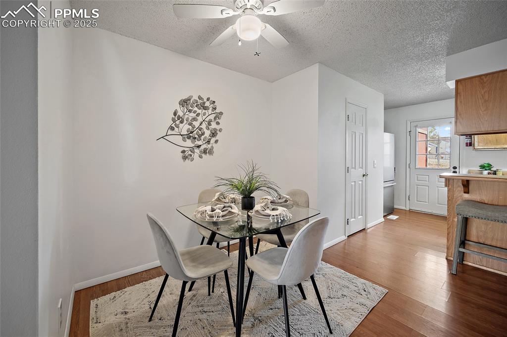 Image 6 of 28: Dining Area