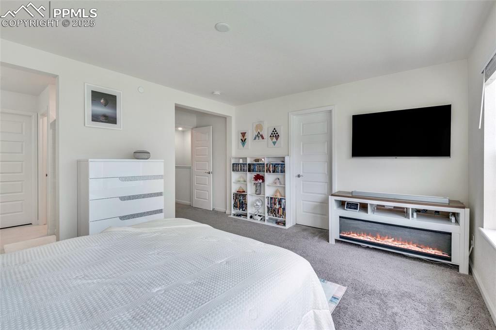 Image 13 of 30: Bedroom