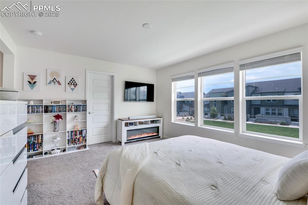 Image 14 of 30: Bedroom