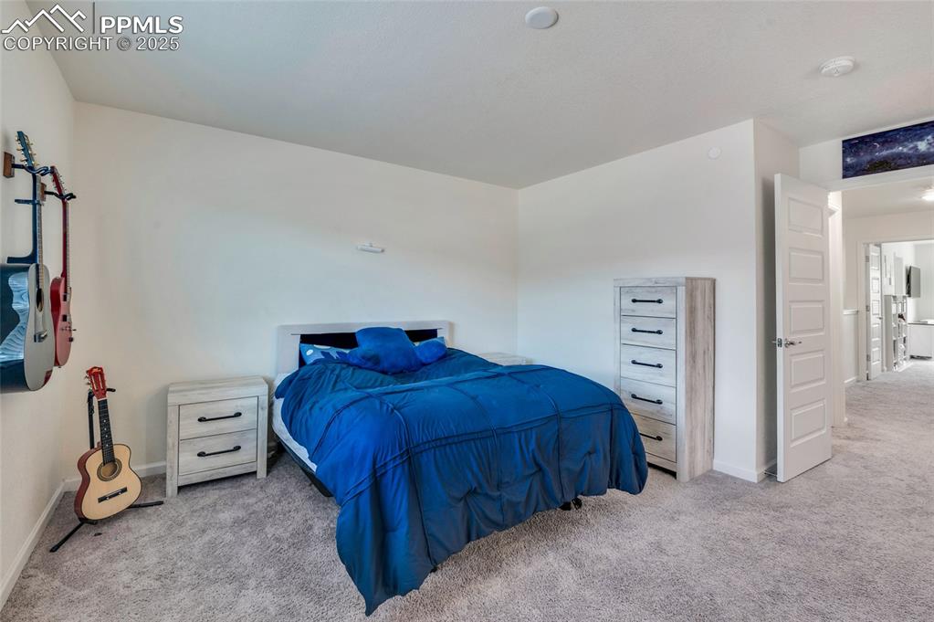 Image 19 of 30: Bedroom