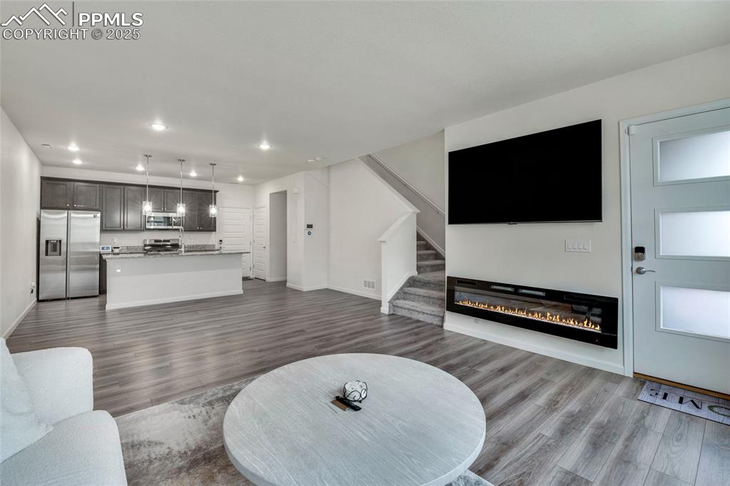 Image 7 of 30: Living Room
