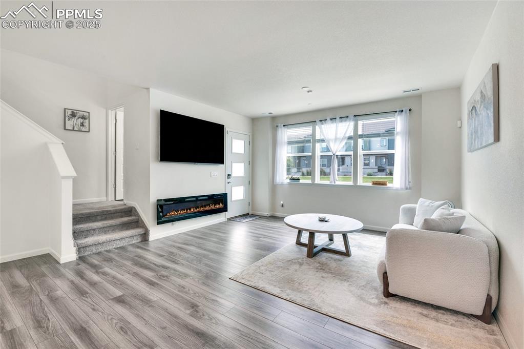 Image 8 of 30: Living Room