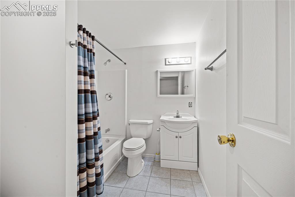 Image 10 of 28: Bathroom