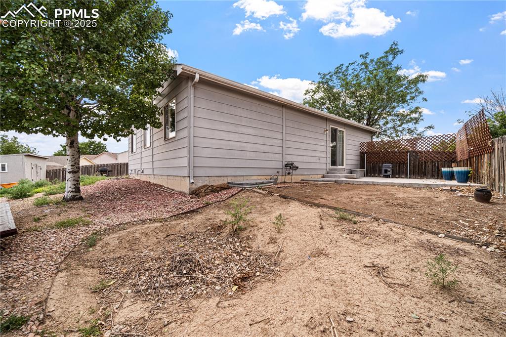 Image 23 of 28: Back of Structure