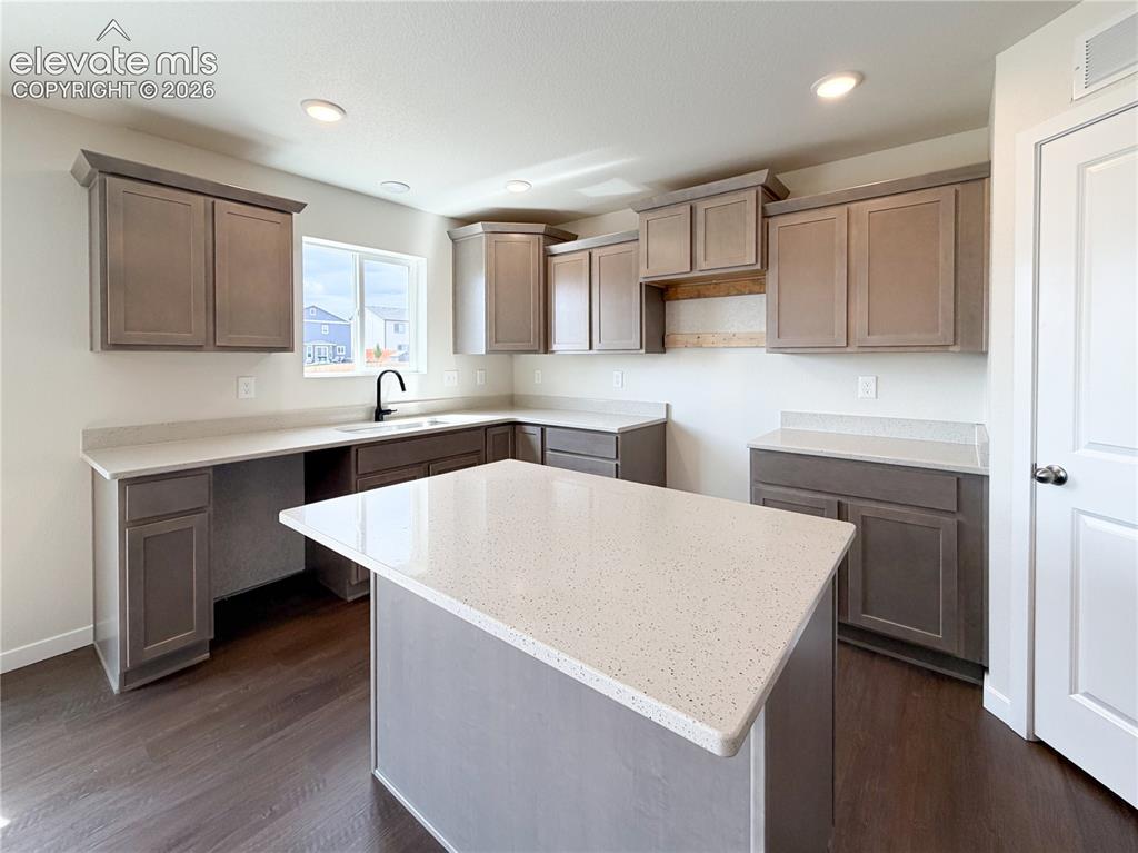 Image 10 of 28: Kitchen